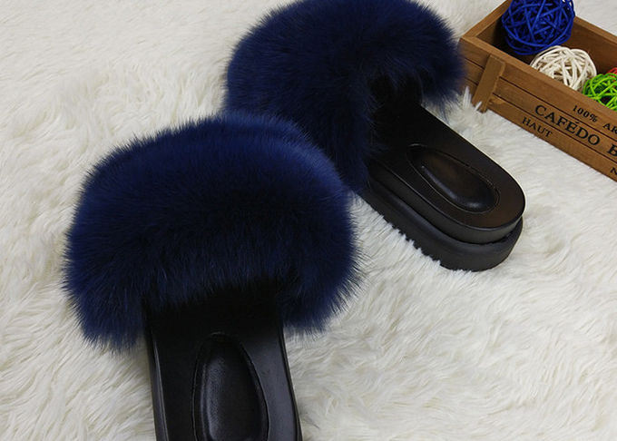 Подгонянные сандалии тапочек меха Фокс женщин цвета с расплывчатыми волосами/резиновой подошвой