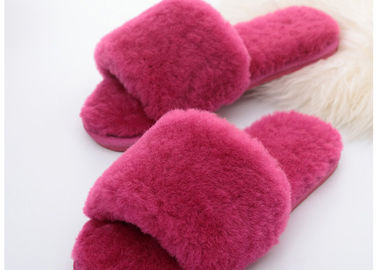 Китай Тапочки женщин подкладки шерстей пушистые, подошва розовых теплых расплывчатых тапочек резиновая поставщик
