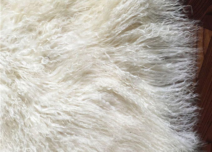 Шубнина шерстей монгольского пола зоны снега хода шерстей половика овчины неподдельного белого реальная