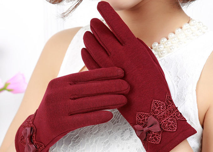 Перчатки с кончиками пальца экрана касания, мягкие перчатки женщин зимы для пользы сотового телефона 