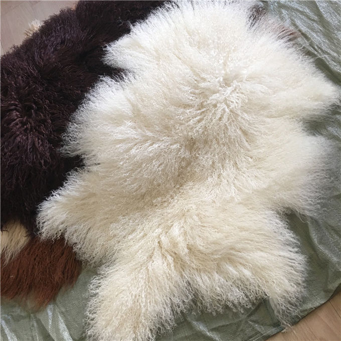 Крышка тахты шерстей неподдельного монгольского меха овечки Тибета вьющиеся волосы меха естественного длинная